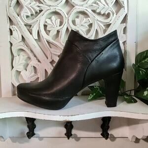 Dorking by Fluchos Leather Heeled Booties 6.5 (37)